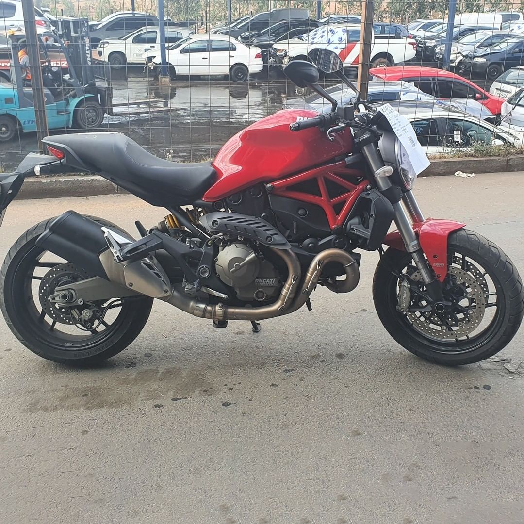 LOTE 04 DUCATI/MONSTER 821